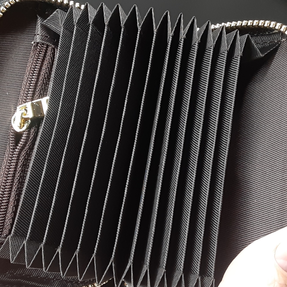 Black Bee Cardholder - Picture 4 of 9